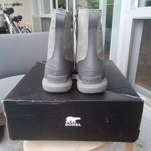 Sorel Gray Men's Lightweight Snow Boots { fits like size 9.5/10 }
